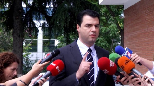 Report TV - Basha: Nëse biem 'Ok' e votojmë që sot, në të kundërt 'tungjatjeta'