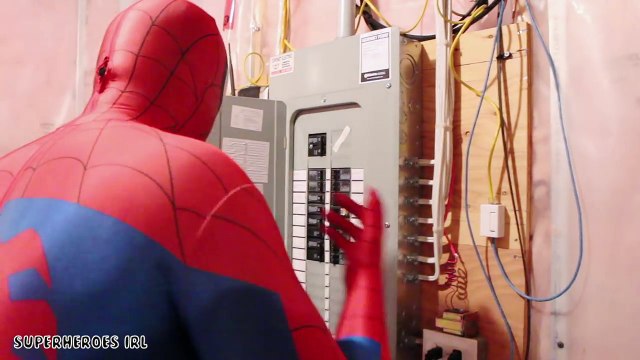 Spiderman vs Venom vs Frozen Elsa! Elsa Saves Kidnapped Spidey! Superhero Fun in Real Life