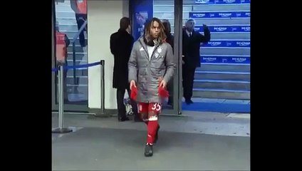 Bayern cocach Carlo Ancelotti shows middle finger Hertha fans