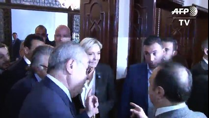 Marine Le Pen au Liban refuse de porter le voile islamique