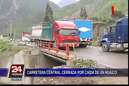 Carretera Central cerrada por caída de un huaico