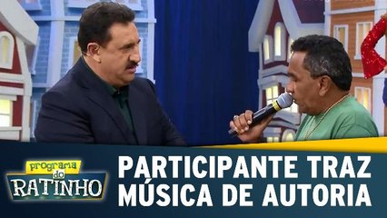 Participante canta e se solta com as dançarinas