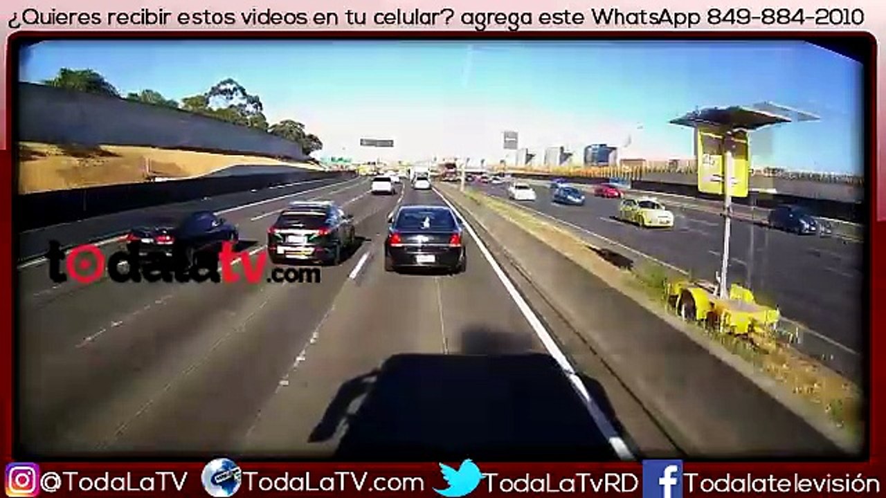 Avioneta se estrella en centro comercial; cinco muertos-Video