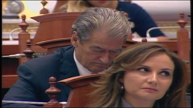 Ora News - Merita që Blushi i njeh Ramës: Bindi Metën që s’do ta fusë në burg