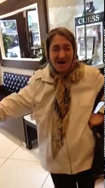 Hayırlı Cumalar diyen teyze (Hunharca gülen teyze)