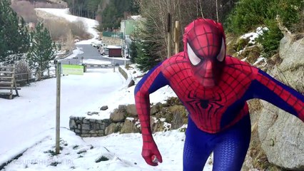 La Vida Real de los Superhéroes de la Película de Spiderman vs Venom vs Elsa Huevos de Pascua ROBO de la VENGANZA!