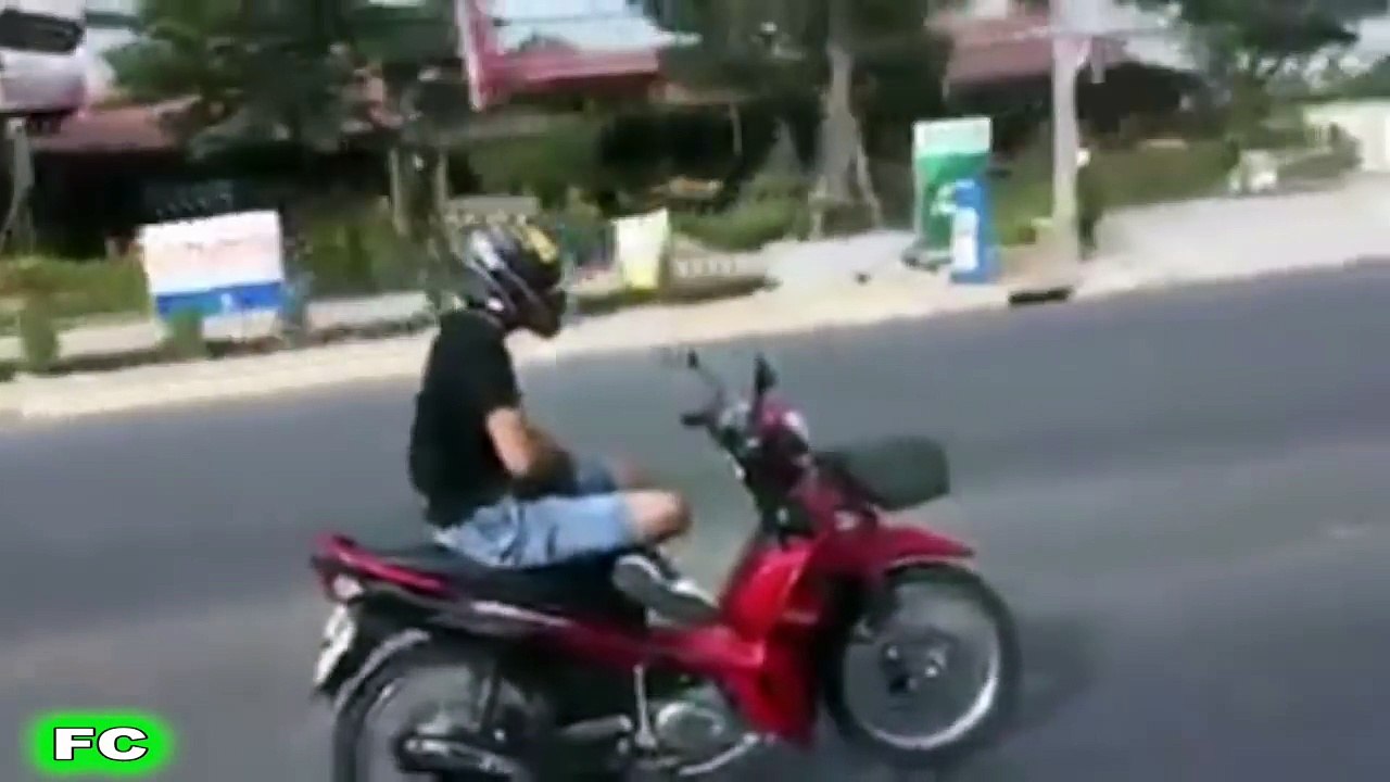 Best FAILS & Funny Videos 2017 Compilation (2)