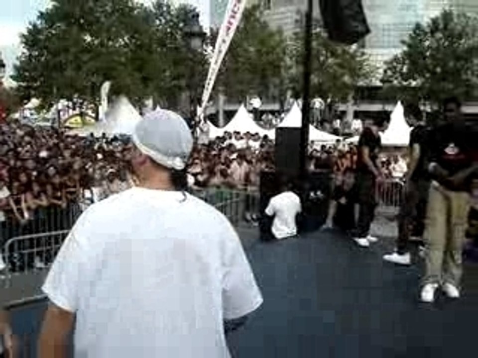 TCK V.S HIPHOP @ Techno Parade (scene Foot Locker)