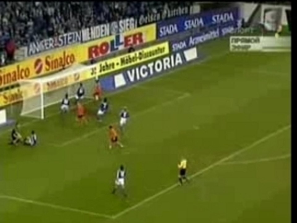 Julius Aghahowa vs Schalke 04