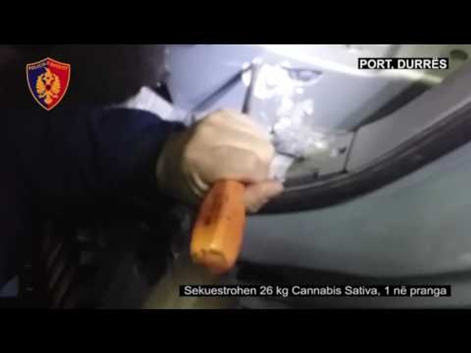 Report TV - Port-Durrës, sekuestrohen 26 kg marijuanë, arrestohet 23-vjeçari