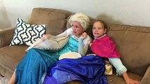 FROZEN ELSA AND ANNA WATCH SCARY MOVIE! SPIDERMAN PRANKS QUEEN ELSA AND ANNA AS GHOST!!!