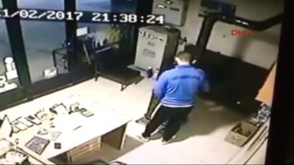 Sakarya Sobayı Benzinle Yakarken Alevler Içinde Kaldı