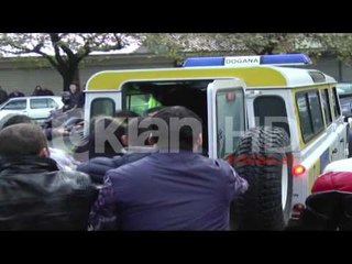 Gjykata liron tregtarët e duhanit, u përplasën me policinë dhe Doganat