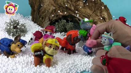 Everest de la PATRULLA CANINA rescata a PEPPA PIG en su Motonieve Juguete Paw patrol & Pepa español