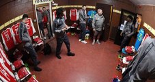 Arsenal'lı Futbolcular, Amatör Küme Takımının Soyunma Odasını Çöplüğe Çevirdi