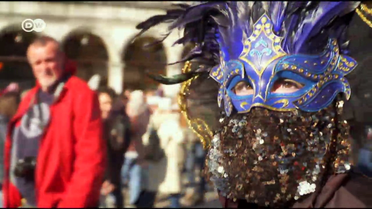 Kostümrausch beim Karneval in Venedig | Euromaxx