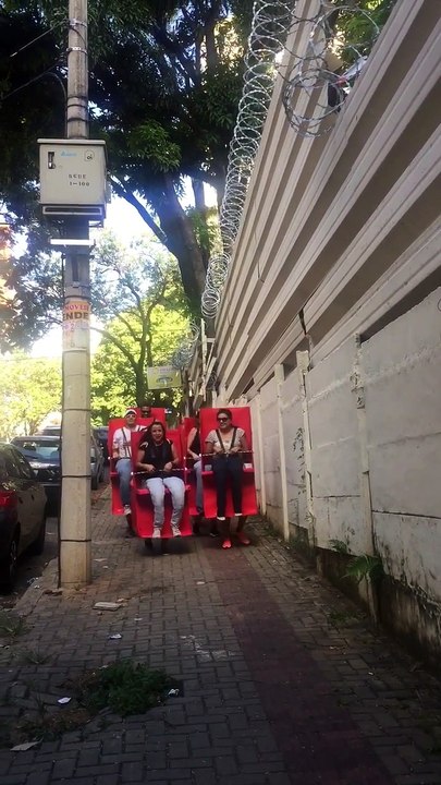 Frisson garantie dans ce manège à sensations fortes... Ahahah