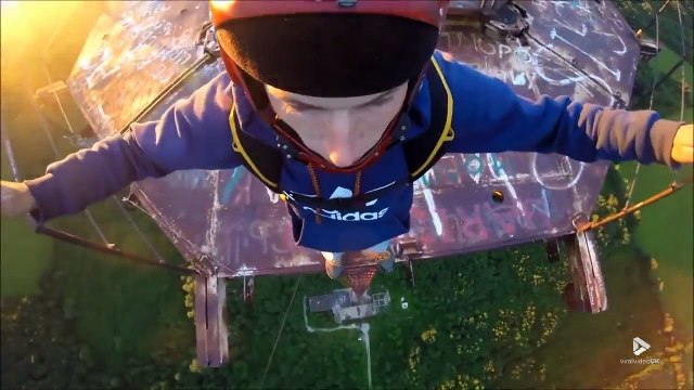 Saut en Base Jump incroyable du haut d'une tour abandonnée en Galice