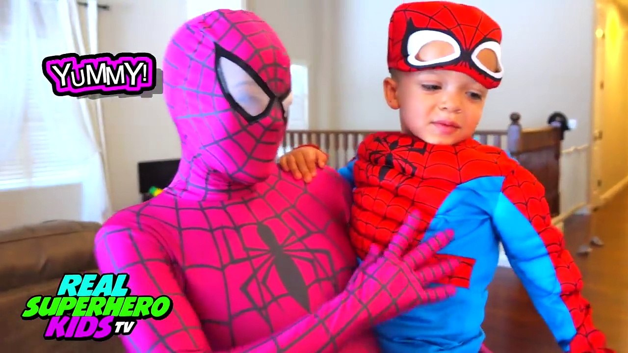 PREGNANT Frozen Elsa VOMIT RAINBOW COLORED BALLS vs SPIDERMAN PINK SPIDERGIRL vs Joker Sup