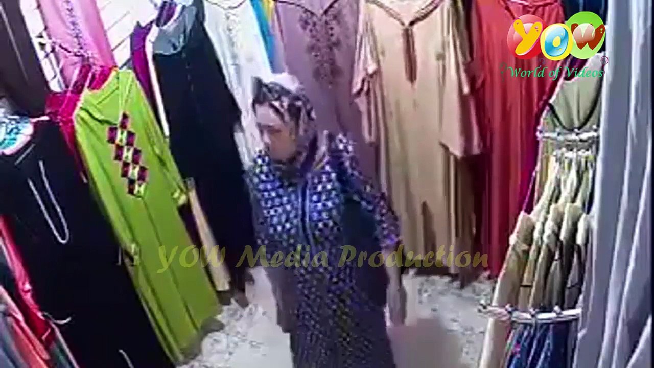 Aunty ki chori daikhain zara - Hot aunty chori kartay hue
