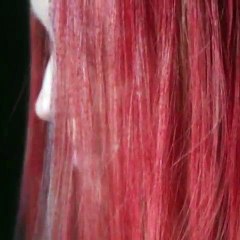 Ses cheveux changent de couleur... en fonction de la température