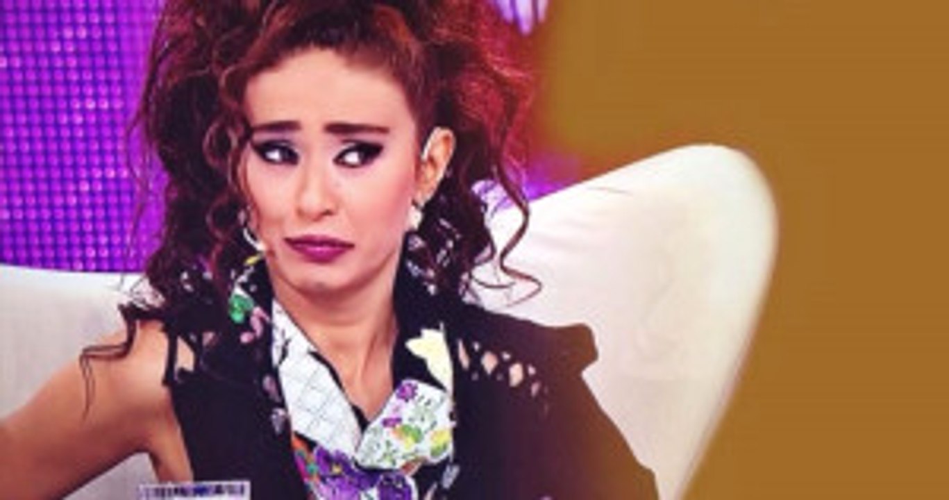 Yıldız Tilbe Yaptığı İlginç Makyajlar ile Sosyal Medyayı Salladı