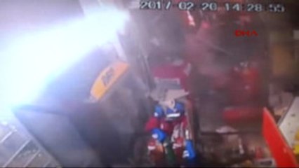 Doğalgaz Bomba Gibi Patladı; Markette Yaşananlar Güvenlik Kamerasına Yansıdı