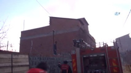 Şanlıurfa) Ahırda Meydana Gelen Yangın Korkuttu