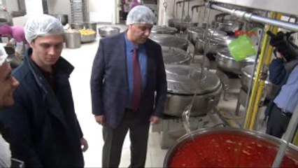 Karabük Rektör ve Öğrencilerden Üniversite Yemekhanesine Baskın