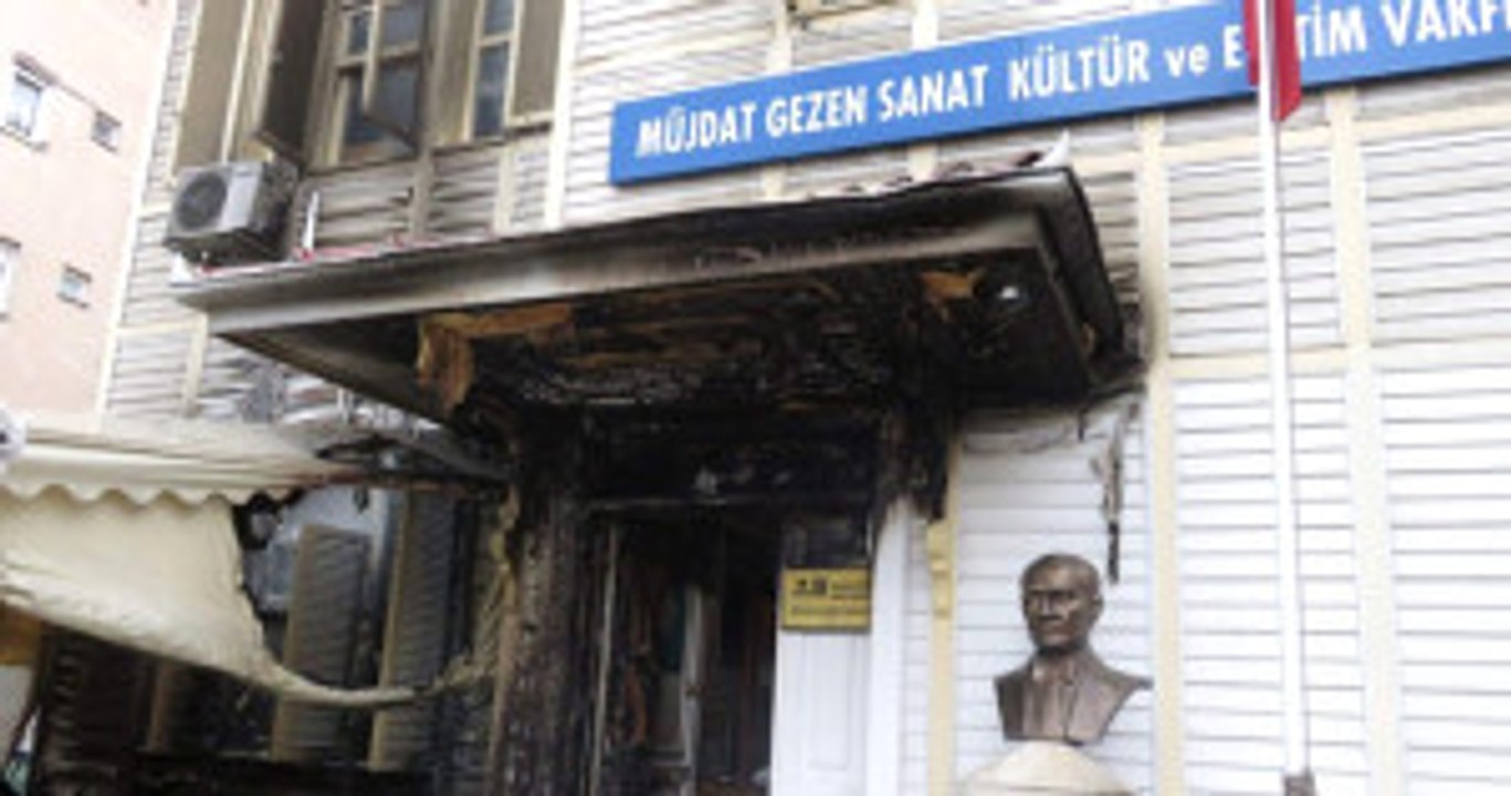 Müjdat Gezen Sanat Merkezi'ne Saldıran Şahıs Yakalandı
