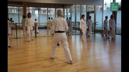 Ces cours de karaté veulent combattre le cancer