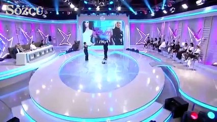 Kerimcan Durmaz'dan şoke eden zeybek performansı