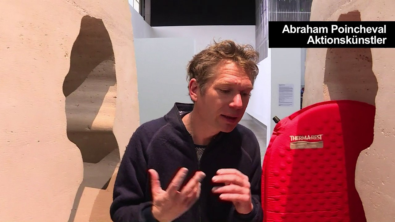 Franzose lässt sich in Felsblock sperren