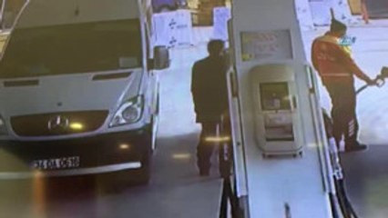 İstanbul) Müjdat Gezen Sanat Merkezi'ni Kundaklayan Zanlının Benzin Aldığı Anın Görüntüleri Ortaya...