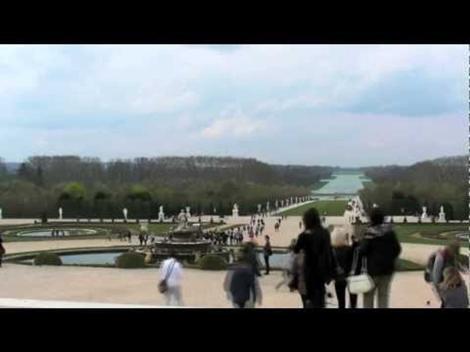 Paris in  a Minute
