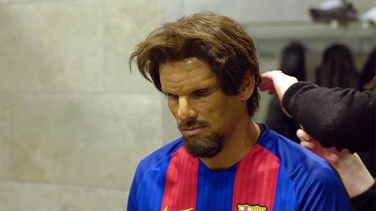 DISFARÇADO, RIVALDO joga pelada com torcedores do BARÇA - DISGUISED, RIVALDO plays naked with BARÇA supporters