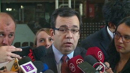 Kukull nudo dhuratë për ministrin kilian të Ekonomisë - Top Channel Albania - News - Lajme