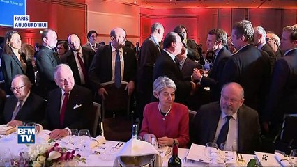 François Hollande fait la bise à Emmanuel Macron à la soirée du Crif