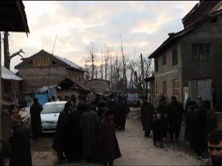 কাশ্মীরে সেনাবহরে সন্ত্রাসী হামলায় এক নারীসহ নিহত ৪