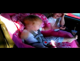 CLIP EM BÉ SIÊU DỄ THƯƠNG LẤY ĐI HÀNG TRIỆU TRÁI TIM CƯ DÂN MẠNG