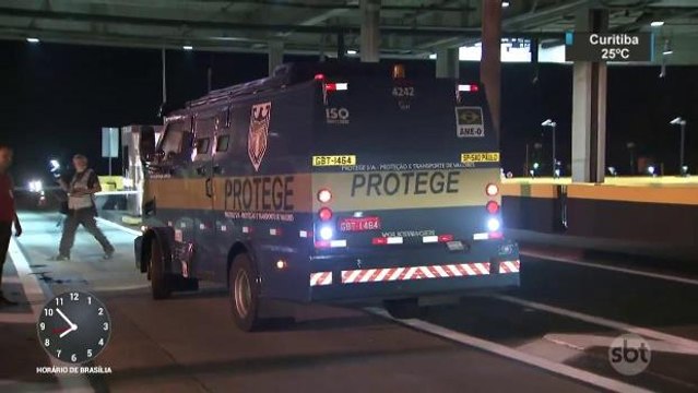 Tentativa de assalto a carros-fortes termina em tiroteio em rodovia