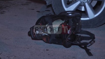 Report TV - Zjarr në një parking, 1 i asfiksuar digjet automjeti i Flor Mumajesit