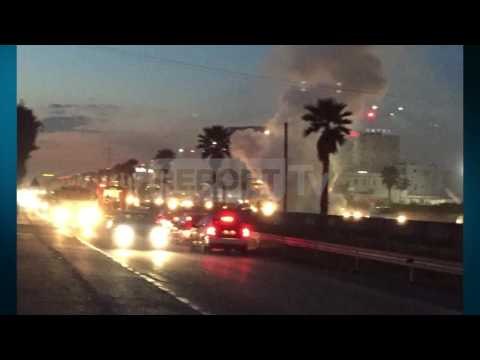 Report TV - Digjet një makinë në autostradën Tiranë-Durrës