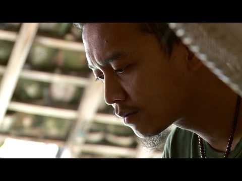 Kerajinan Karikatur yang Dicetak di Atas Kayu Asal Bandung - NET12