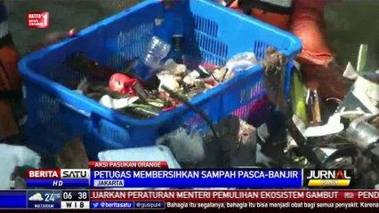 Pasukan Oranye Bersihkan Sampah di Anak Sungai Mampang