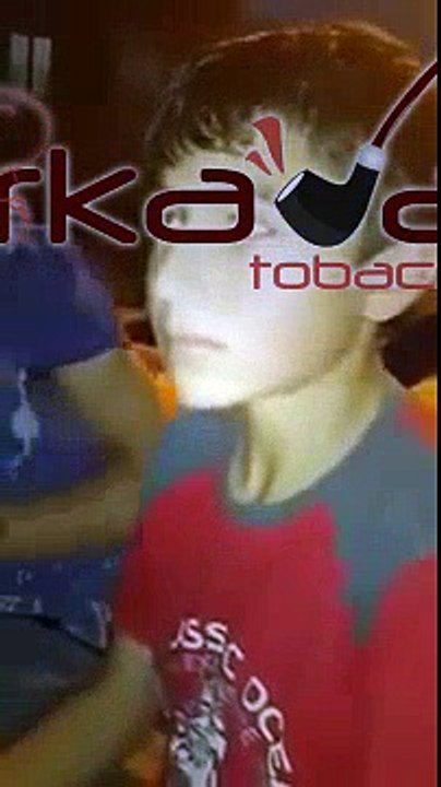 Sigara içen çocuklara şaka yapılıyor AOG | www.arkadastobacco.com