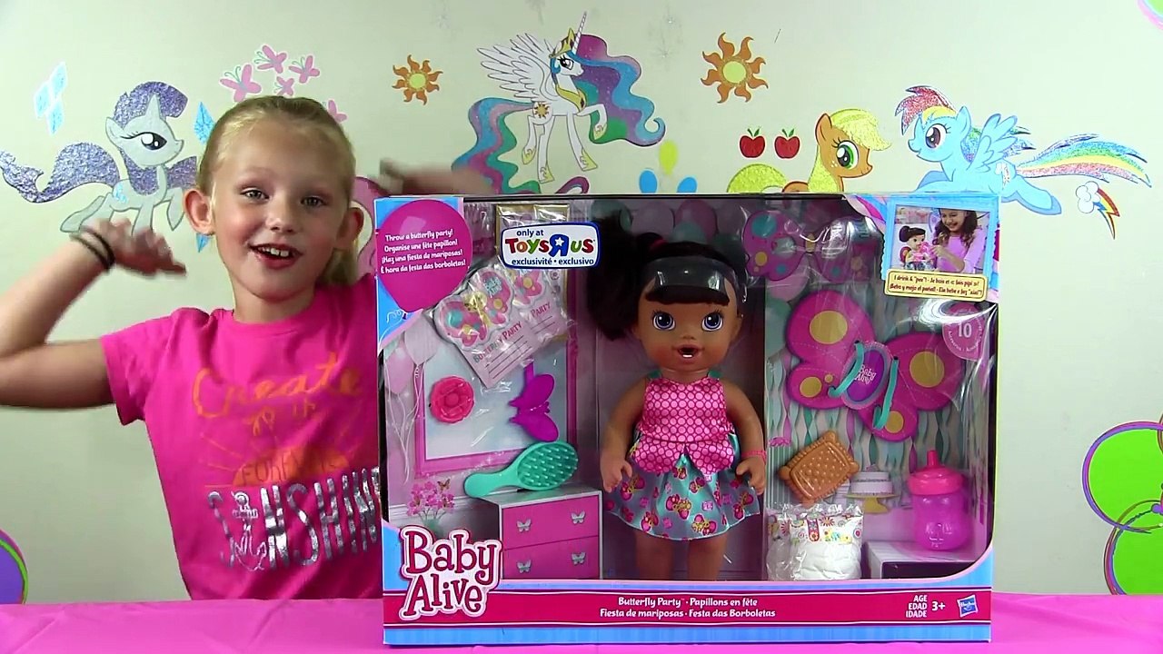 BABY ALIVE Learns to Potty goes pee in her toilet + SURPRISE Gumball Machine + feeding + c