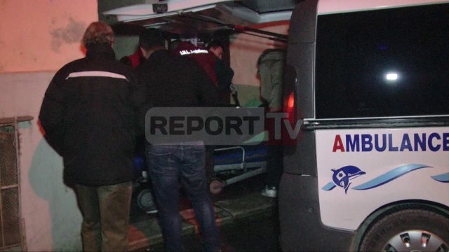 Report TV - Tiranë, zjarr në një pallat humb jetën një 55- vjeçar