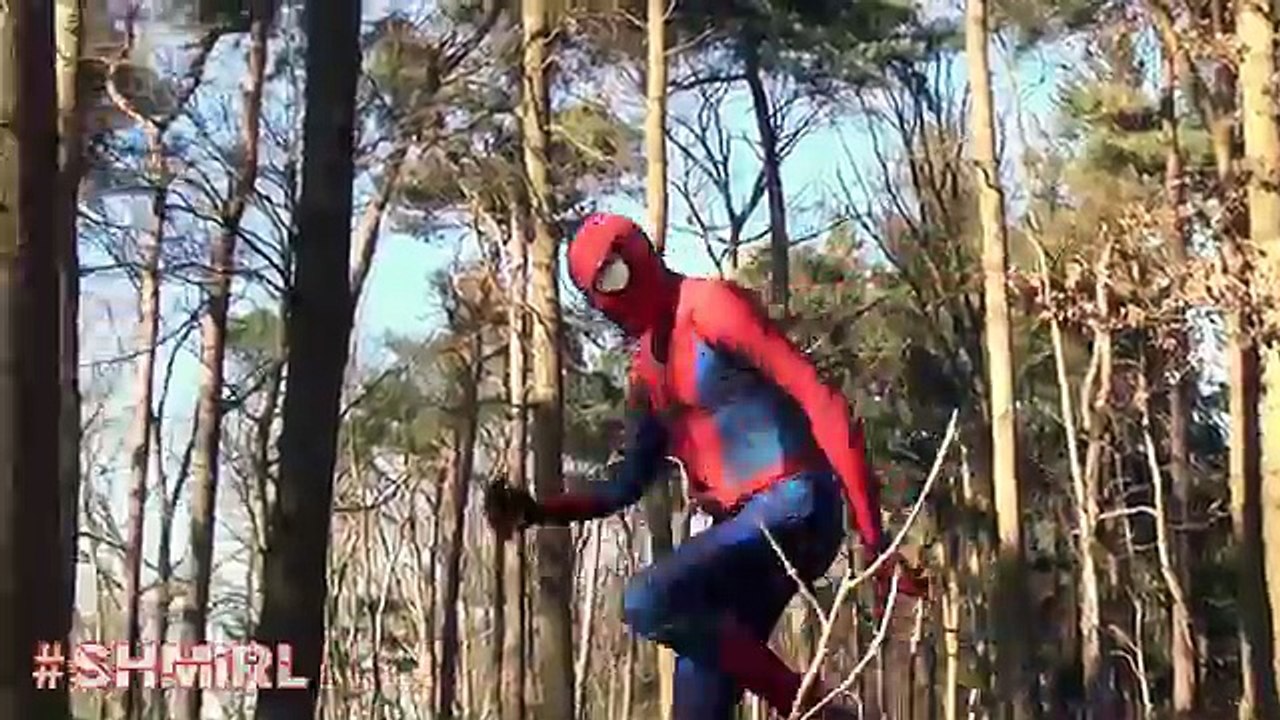 Spiderman vs Zombie en la Vida Real de Spiderman Zombie, T Rex Bromista y Divertido Superhéroe en Real de L