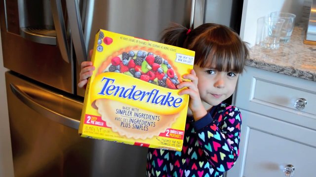 Bad Baby bakes DOG POOP pie!! Toy Freaks Out!-mhPbCqtemhM